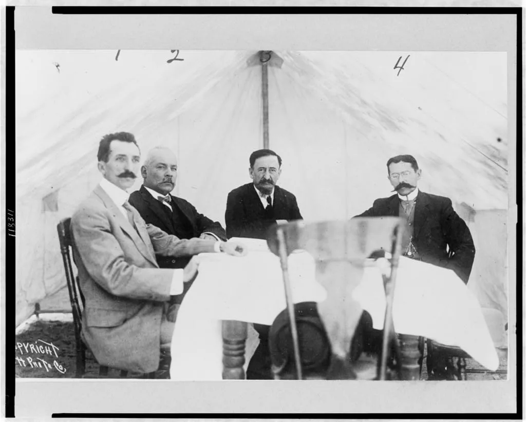 Title: Mexican Peace Commissioners José María Pino Suárez, Dr. Vazquez Gomez, Francisco I. Madero, and Judge Carbajal seated around table, during the Mexican Peace Commission at Ciudad Juarez, during the revolution against the Diaz government Abstract/medium: 1 photographic print. Fifteen negotiation moments compared: which ones you can call a negotiation