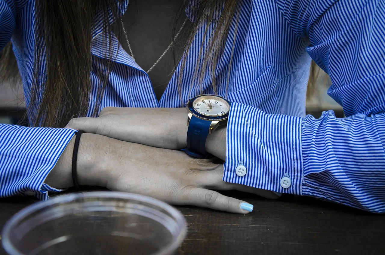 clock, watch, blue, time, hours, deadline, minutes, minute, fashion, accessories, blue clock, blue watch, deadline, deadline, deadline, deadline, deadline. 3 answers on workplace influence mistakes, in order